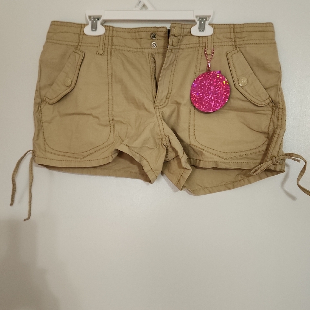 GLO Jeans Women's Cargo Shorts in Tan